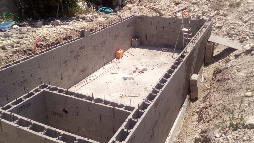 piscine béton martigues bancher