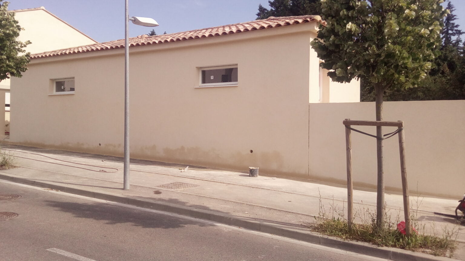 Chantier de gros œuvre en béton armé mené par Les Maisons Vertes Provençales
