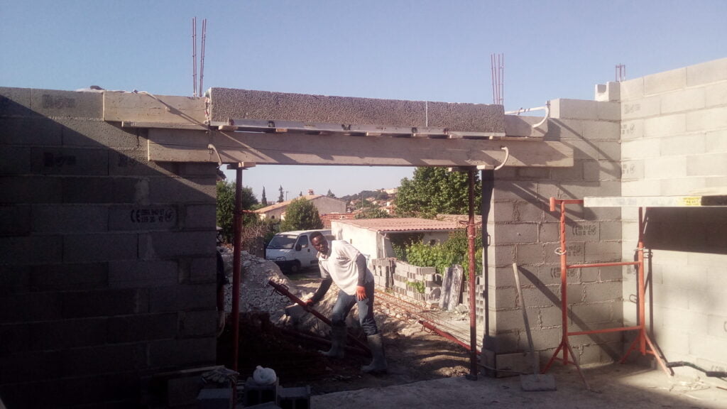Reprise de linteau lors d'une rénovation d'appartement à Marseille — chantier réglé en crypto ou en euros par Les Maisons Vertes Provençales