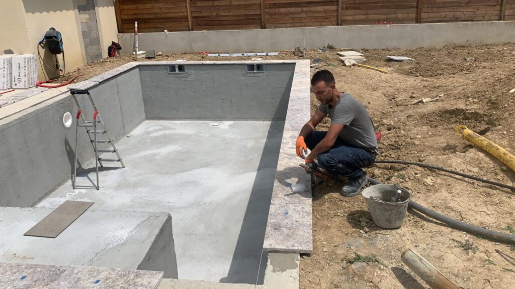 piscine béton margelle