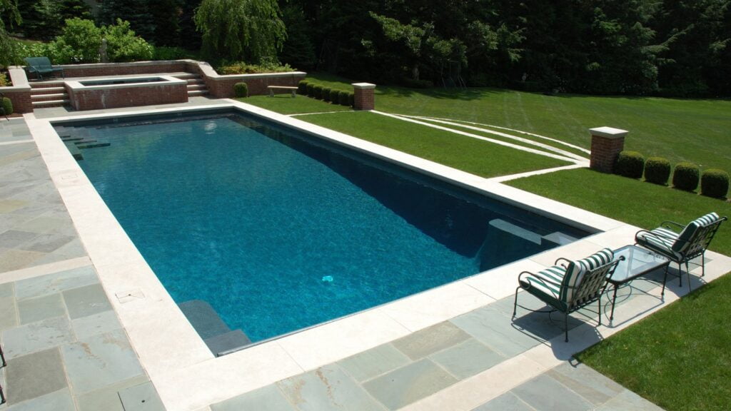 Construction piscine béton istres