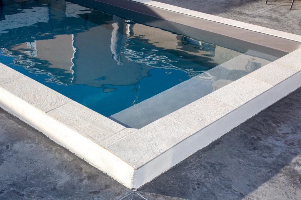 Avantages d'une Mini piscine 10m2 beton