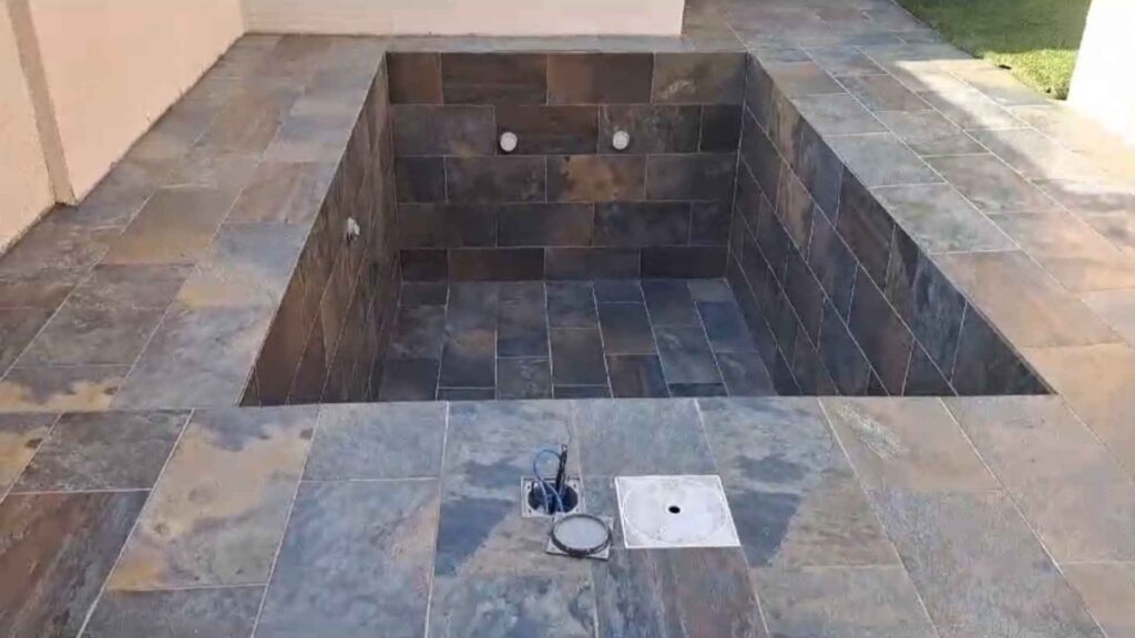 Piscine béton martigues