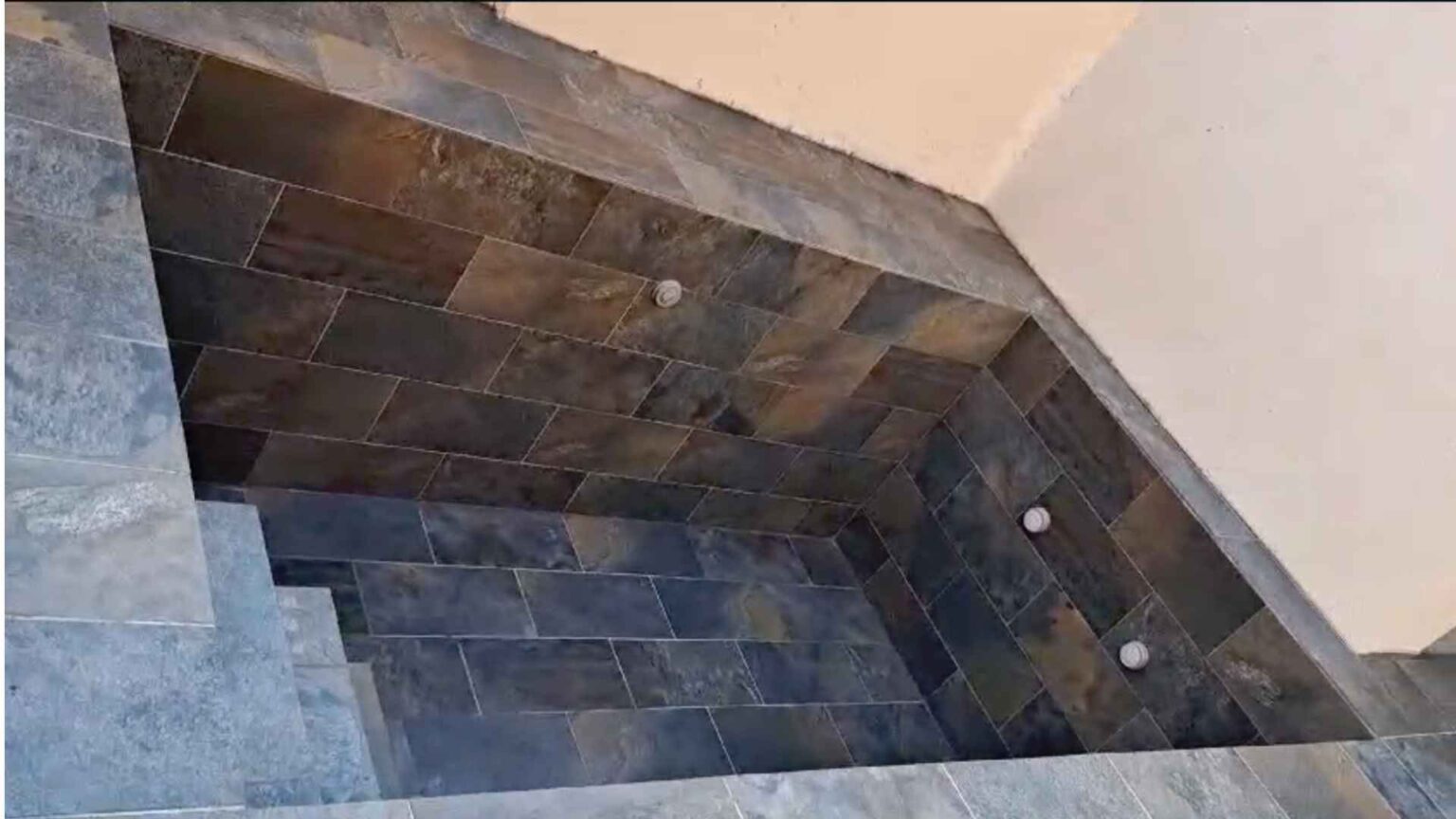 Piscine béton Avignon — réalisation Les Maisons Vertes Provençales