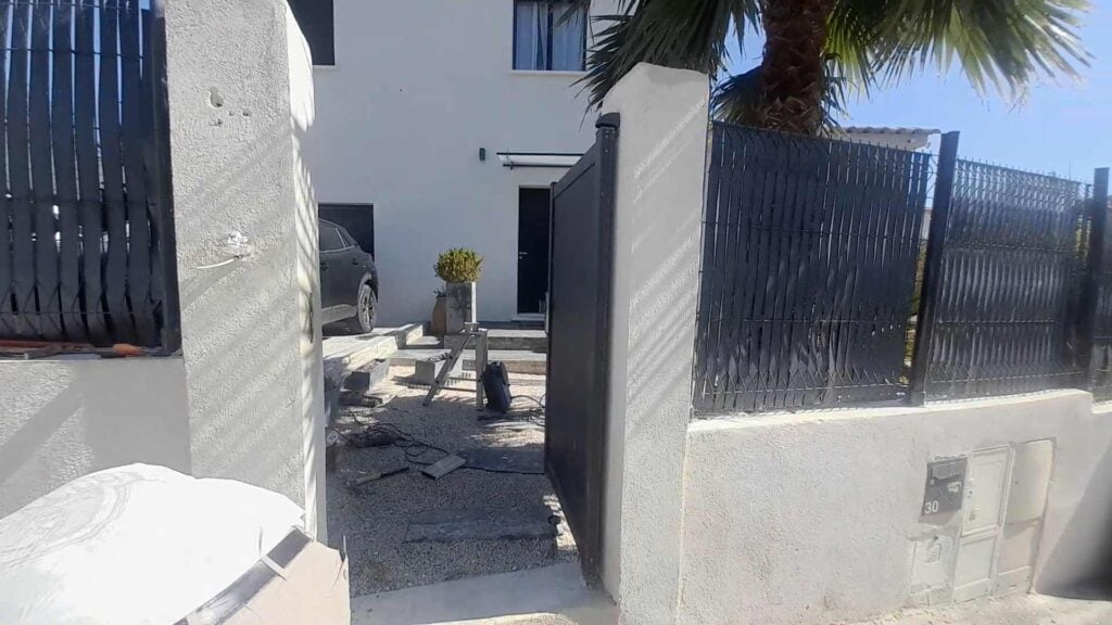 Clôture piliers portillon à Luynes