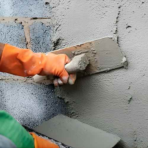 Mur en béton brut à forte inertie thermique, allié du confort d'été en climat méditerranéen
