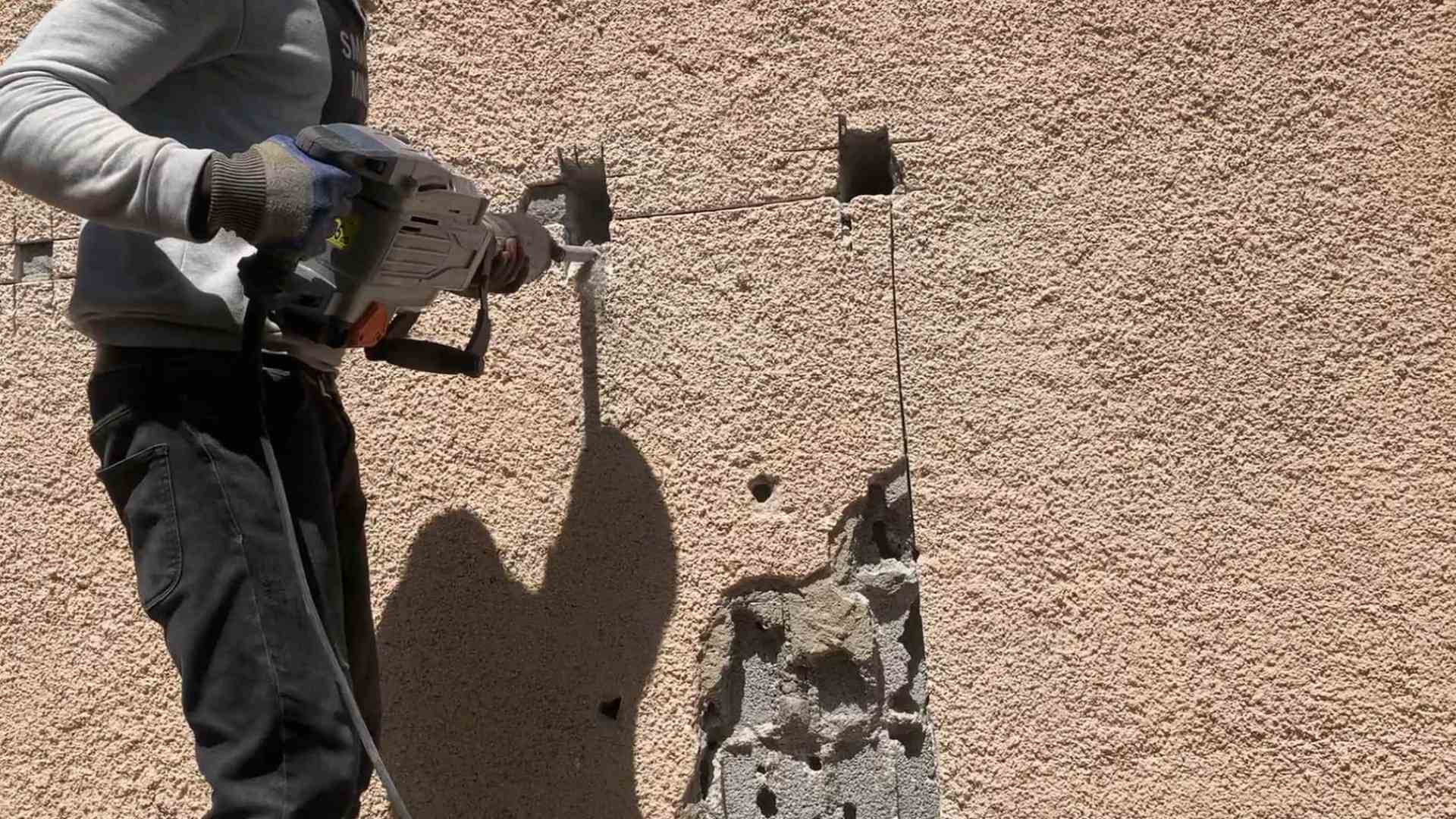 Ouvrier avec marteau piqueur