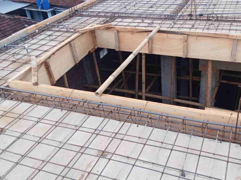 Préparation d'un plancher sur un chantier de maçonnerie en Provence
