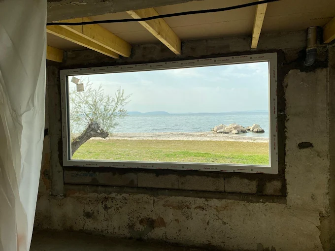 Ouverture mur porteur sur la mer mediterrannée