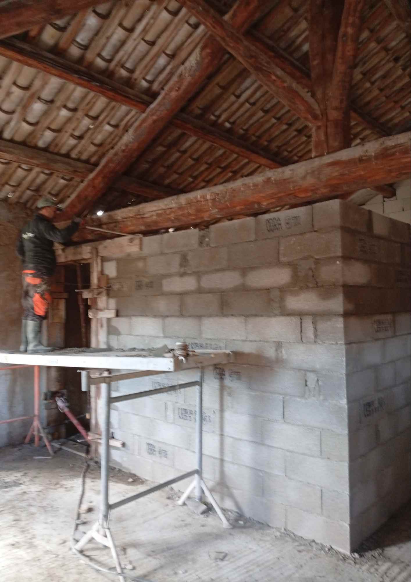 Murs en cours de construction et aménagement