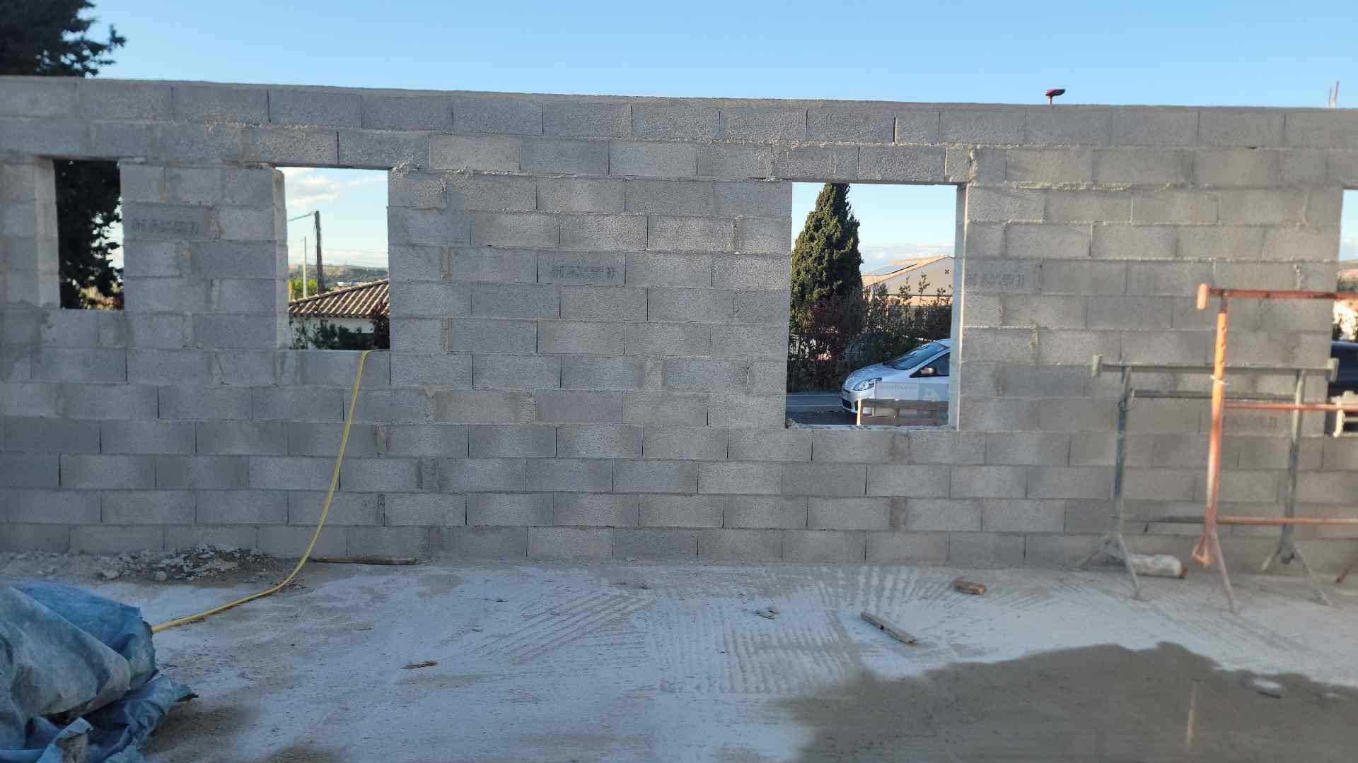 Murs en cours de construction