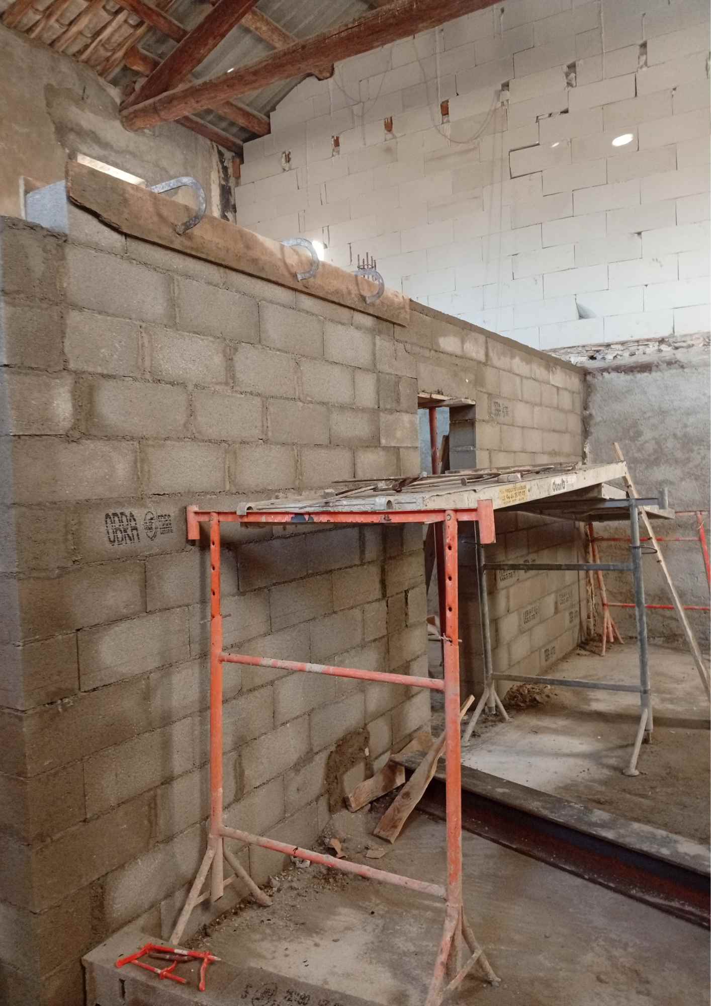 Murs en cours de construction pour un renforcement structurel