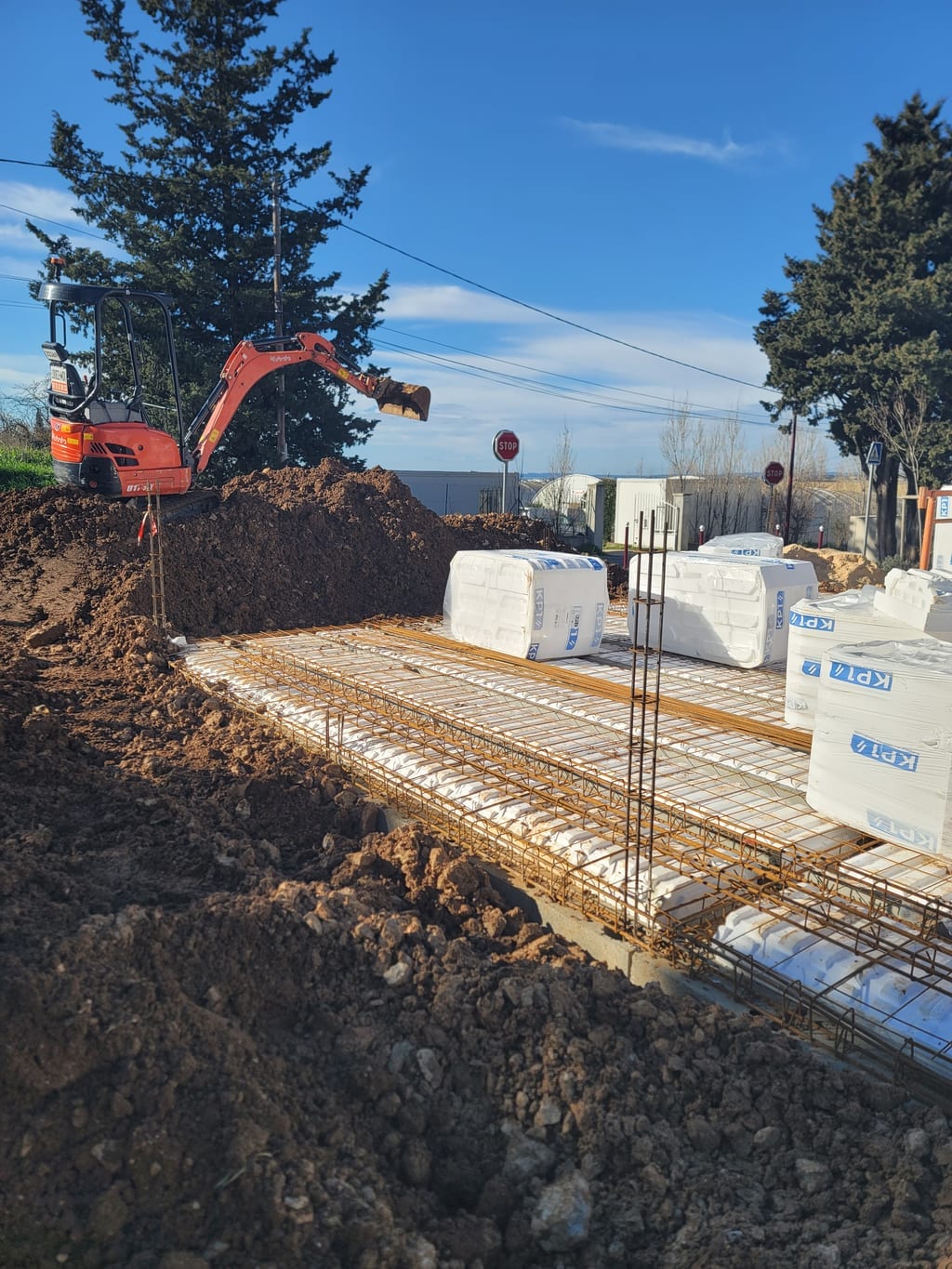 Plancher porté en poutrelles-hourdis posé sur vide sanitaire lors d'une construction aux Pennes-Mirabeau