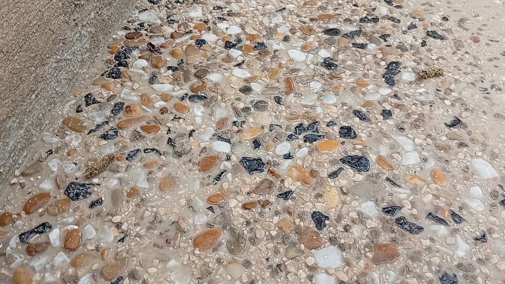 Dalle en béton désactivé coulée sur notre chantier d'Endoume, à Marseille
