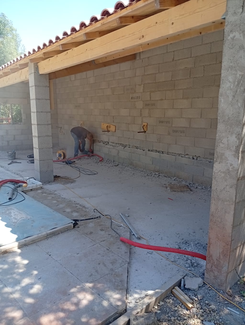 Extension avec cuisine d'été sur notre chantier de Miramas