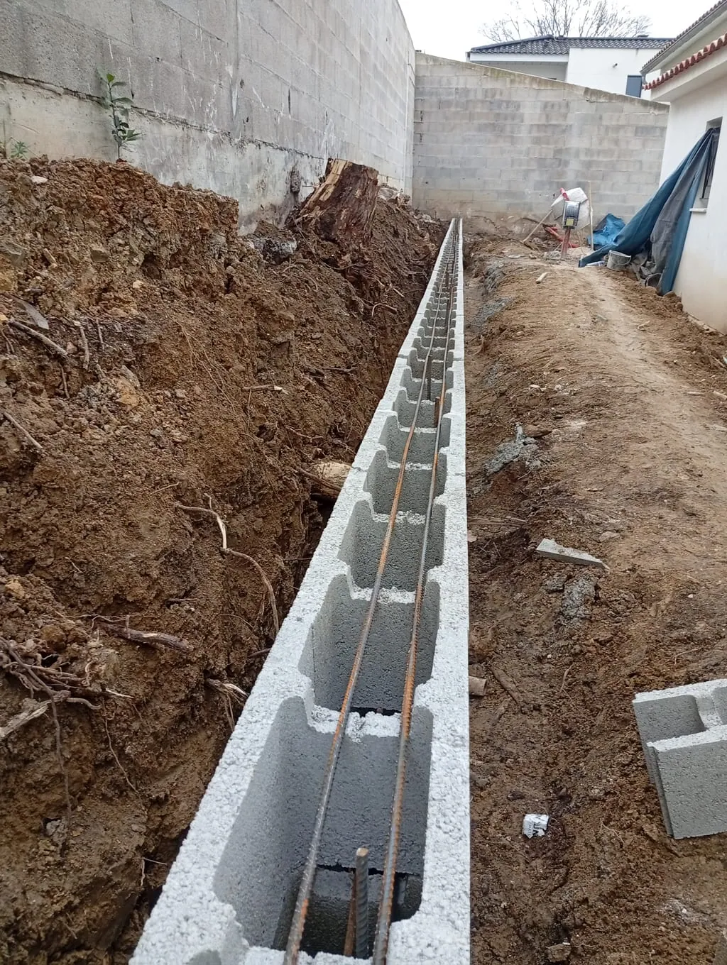 Mur de soutènement édifié sur notre chantier de Saint-Barnabé, à Marseille
