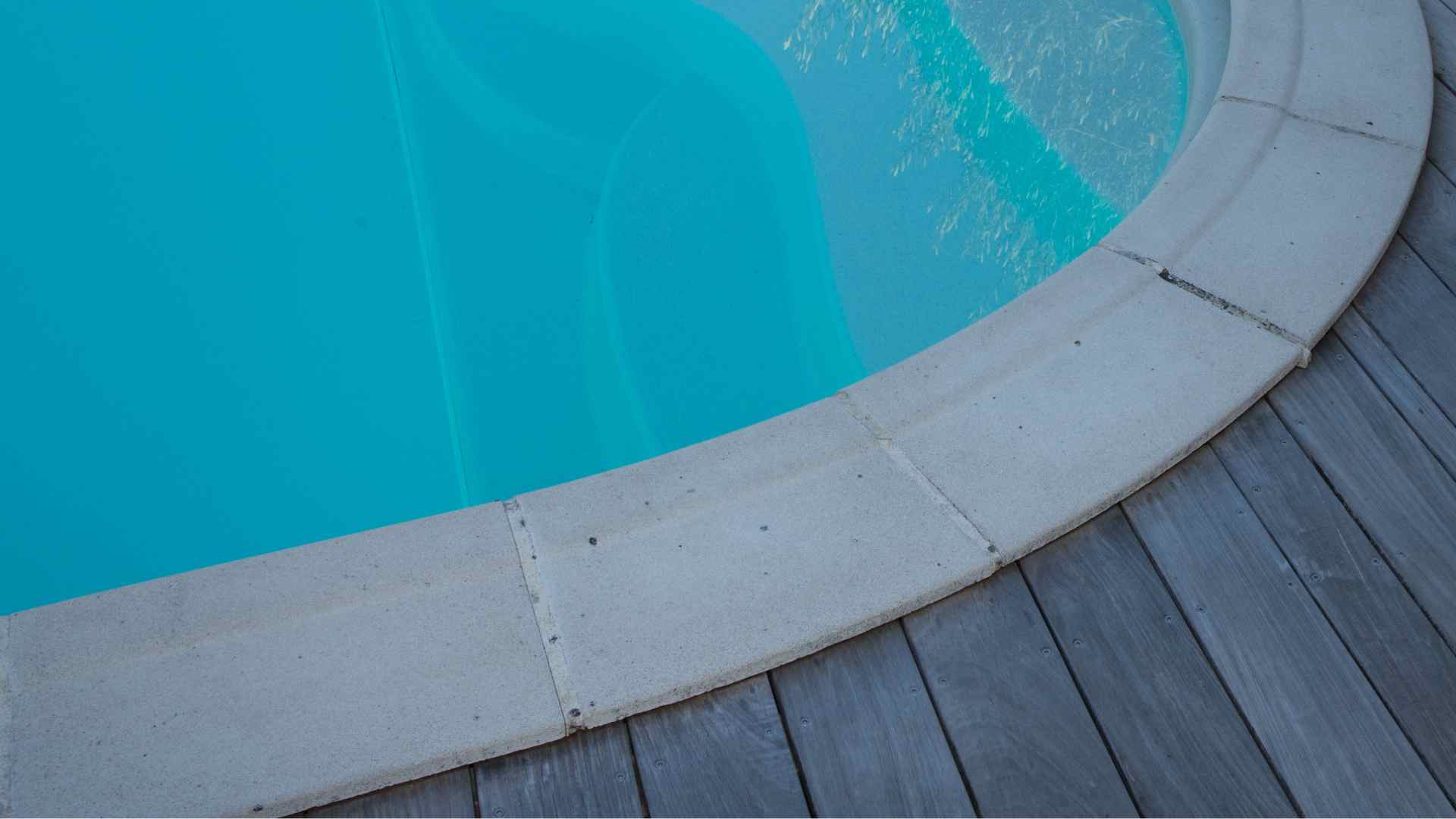 Plage et bassin béton en construction à Cassis — chantier Les Maisons Vertes Provençales