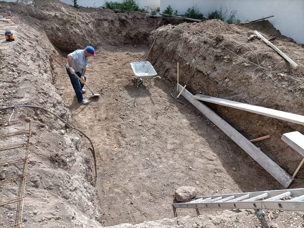 Préparation d'une dalle béton sur un chantier des Maisons Vertes Provençales