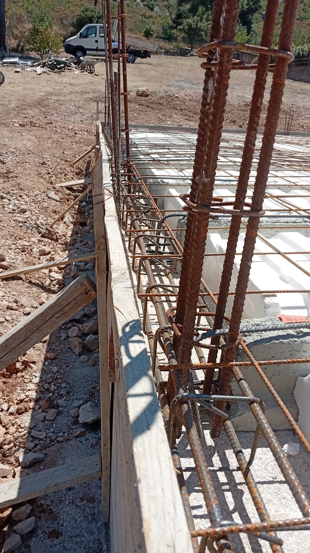 Treillis soudé de répartition posé sur les hourdis PSE avant coulage — chantier Aix-en-Provence, 7 juillet 2026